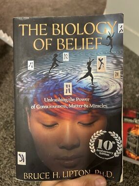 The Biology of Belief by Bruce H. Lipton - Blue/Black Cover
